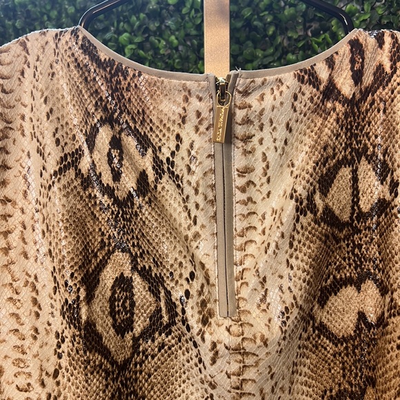 Michael Michael Kors Waxed Snake Animal Print Career Blouse Top size 4 - Picture 8 of 8
